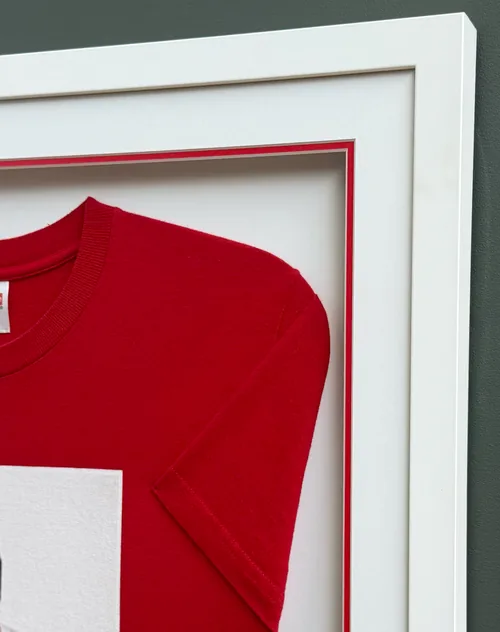 The top corner of the frame: white moulding, white mount and the red inner line beside the sleeve