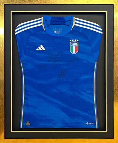 Framed Italy football shirt